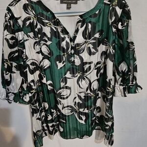 Kate & Mallory Green and Black Floral Blouse